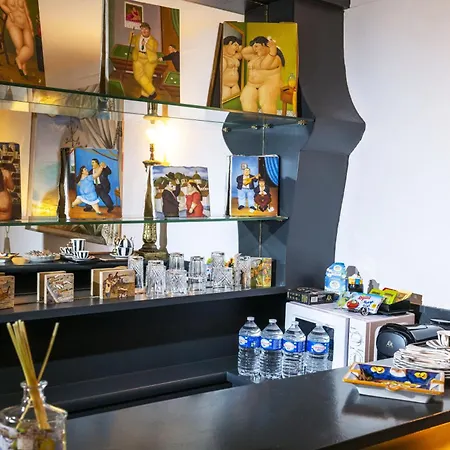 ゲストハウス Les Canoubiers Luxe Et Serenite Au Coeur De Spacieuses Avec Jardin Enchanteur サントロペ